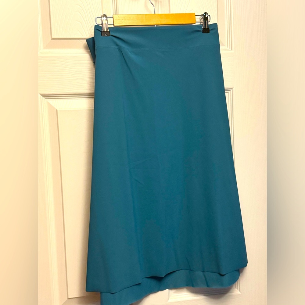 Brand new Athleta turquoise knee length skirt